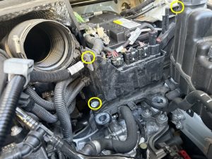 BMW 218 U06 バッテリー 交換 費用 値段 価格 位置 場所